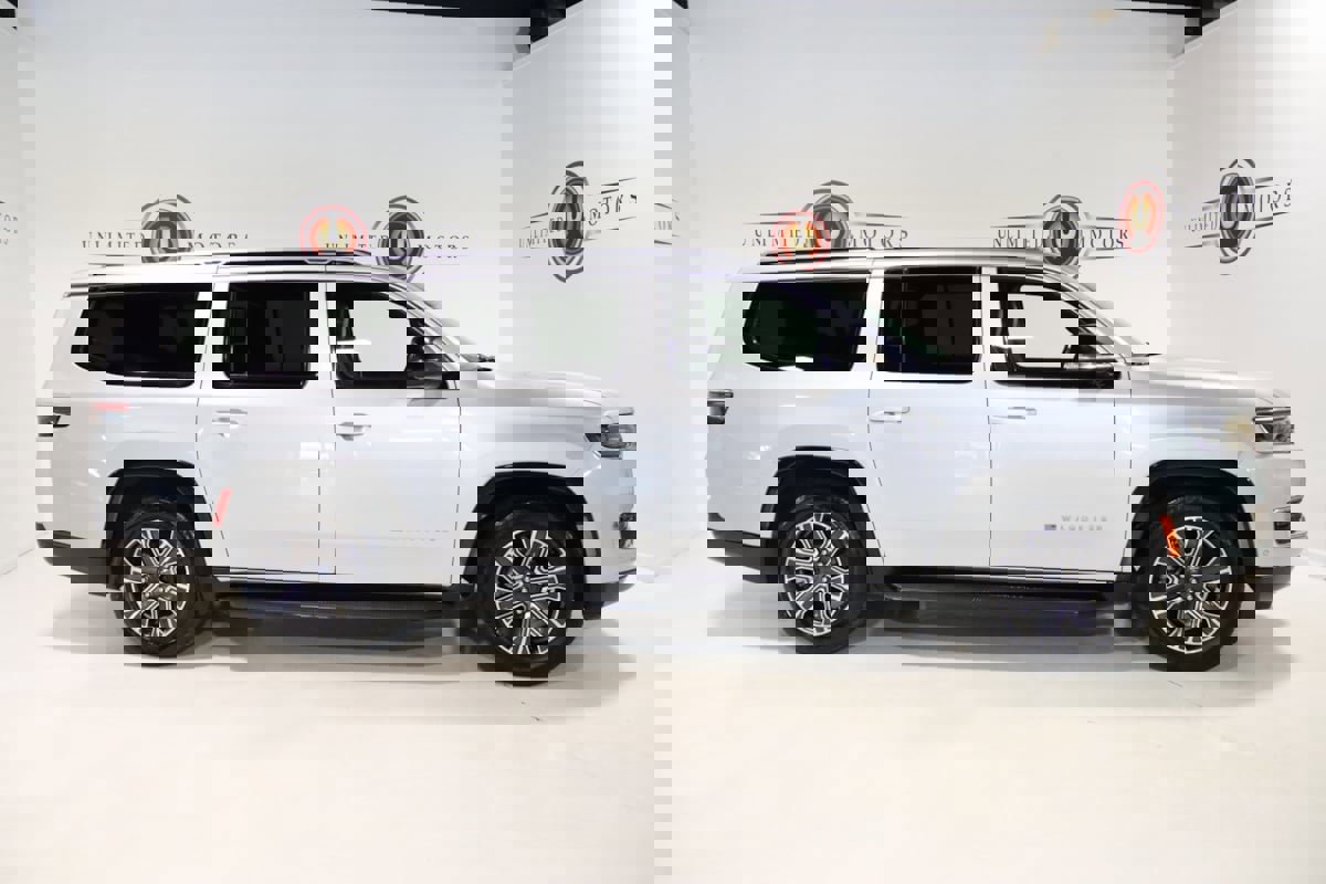 Used 2024 Jeep Wagoneer L Series II w/ Flexible Seating Group image 32