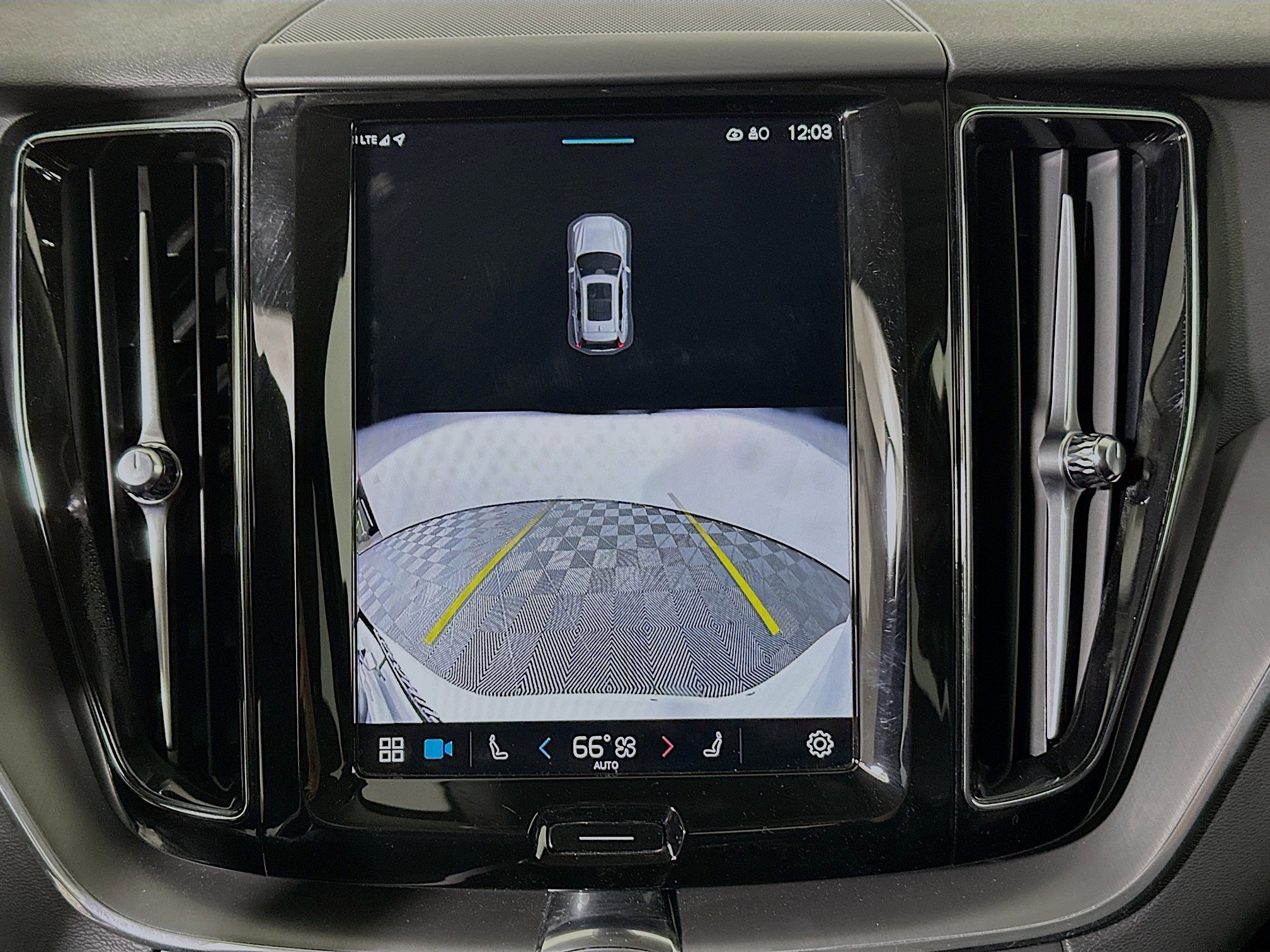 Used 2025 Volvo XC60 B5 Core image 25