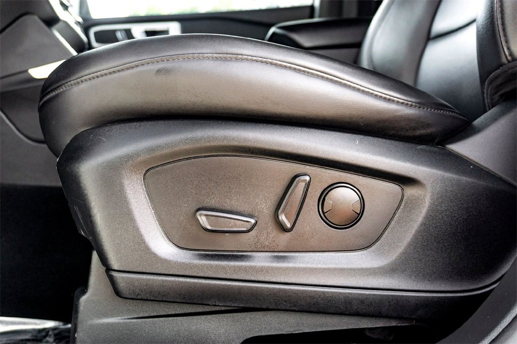 Used 2024 Ford Explorer XLT w/ Equipment Group 202A image 12