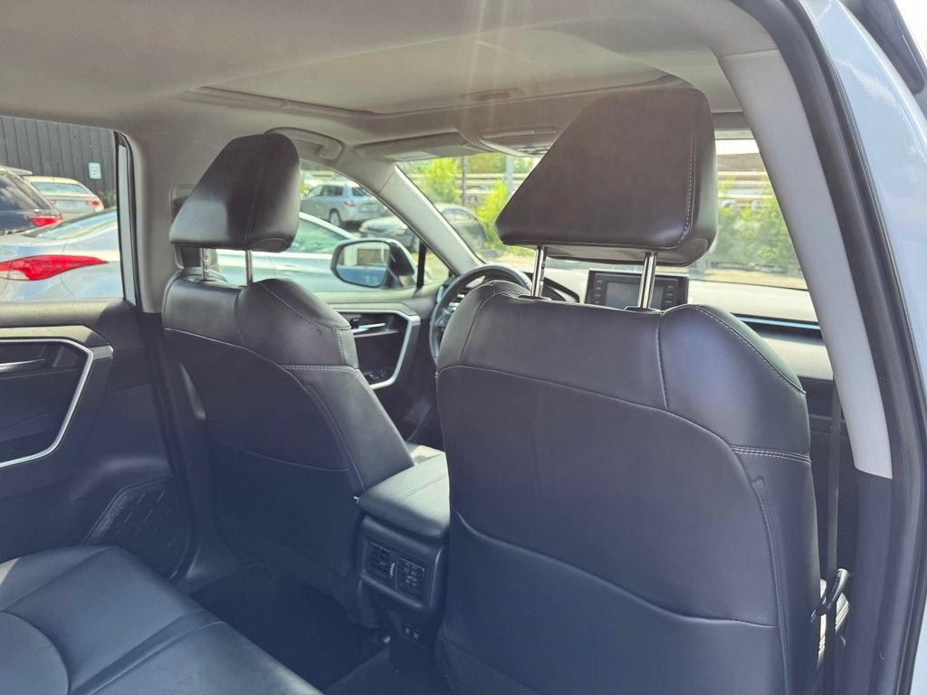 Used 2019 Toyota RAV4 XLE Premium FWD image 16