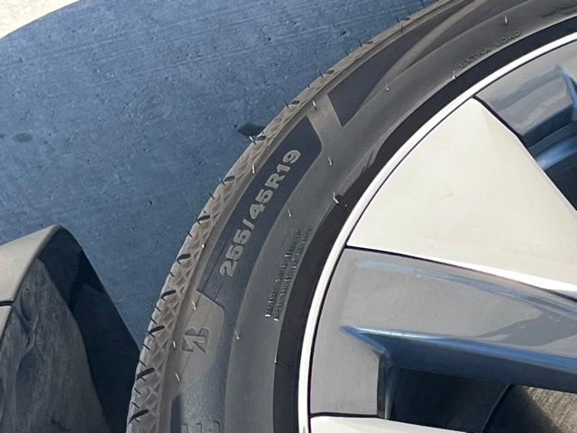 Used 2023 Tesla Model Y AWD image 7