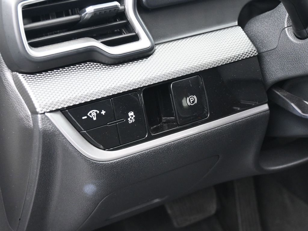 Used 2023 Kia Sportage LX image 14