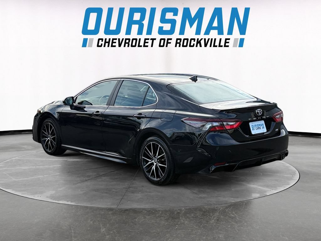 Used 2023 Toyota Camry SE w/ Cold Weather Package FWD image 4