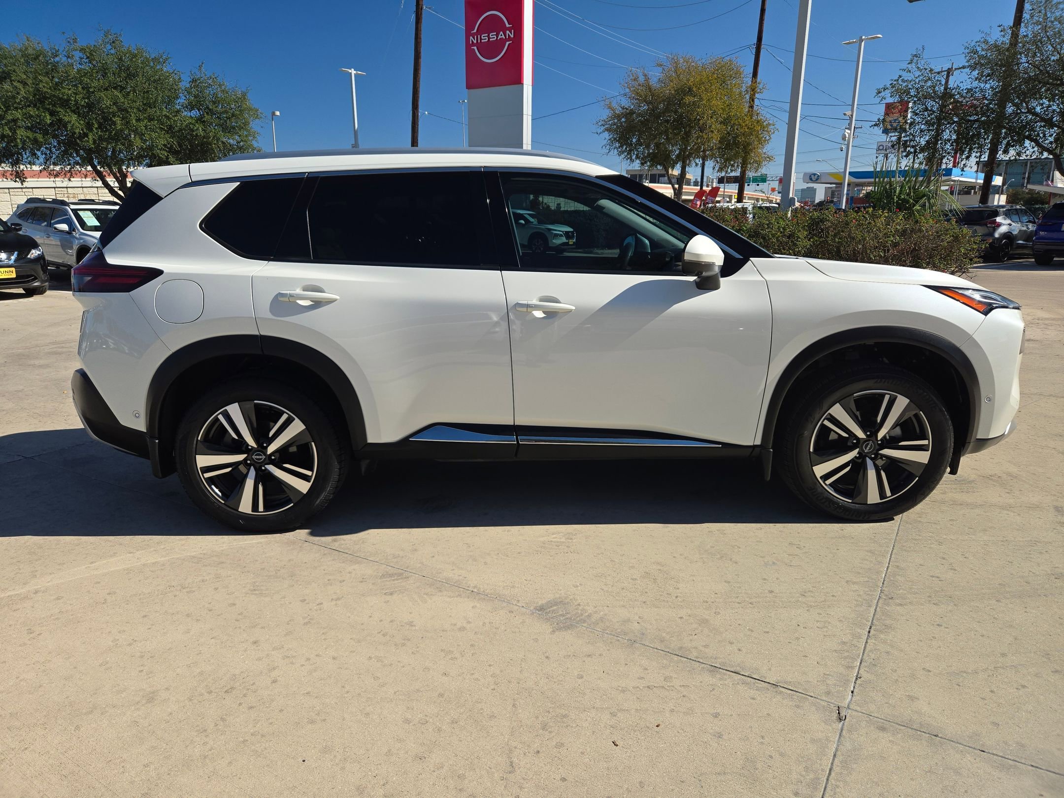 Used 2023 Nissan Rogue Platinum w/ Platinum Premium Package image 8