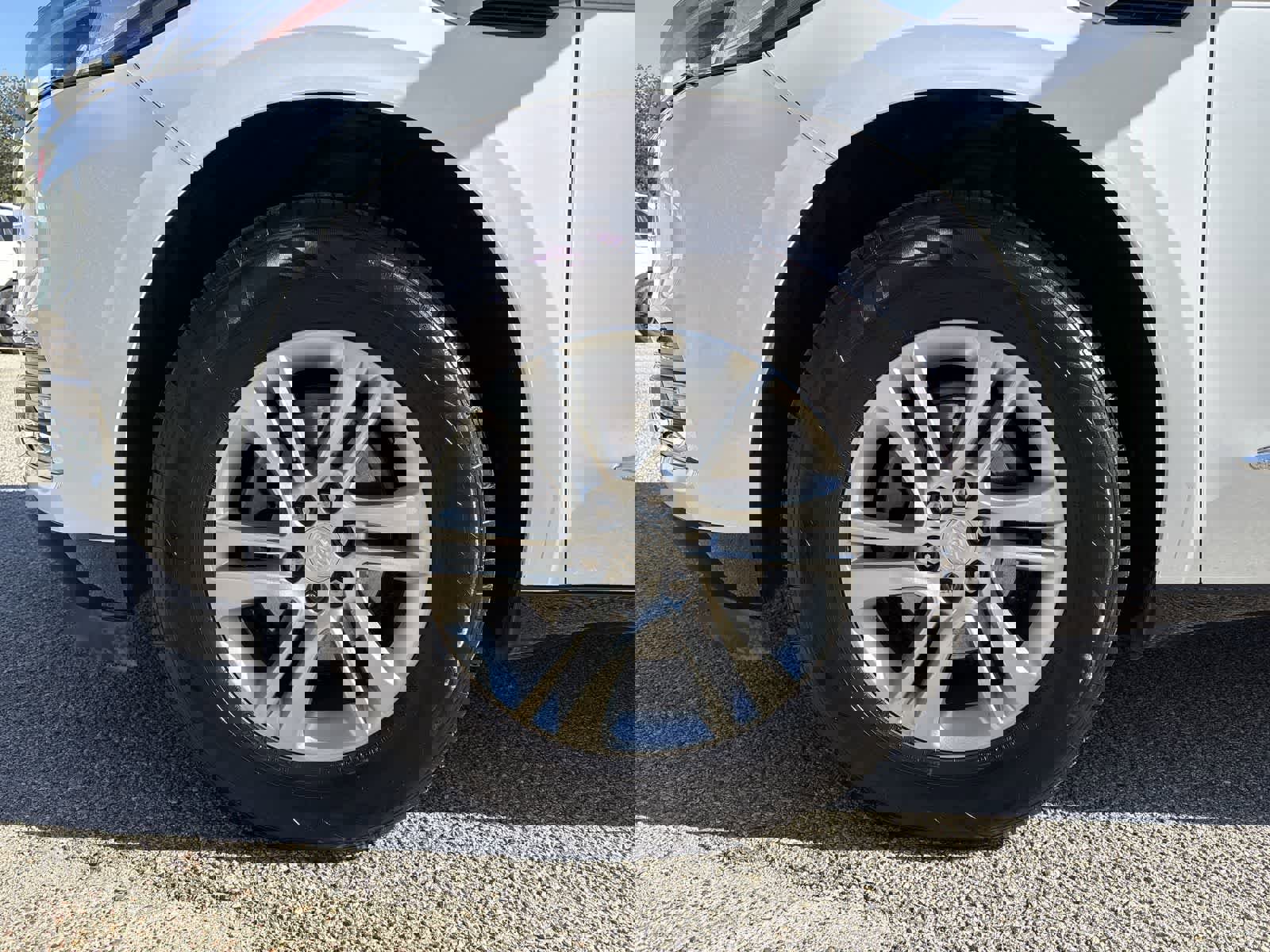 Used 2019 Buick Enclave Essence image 8