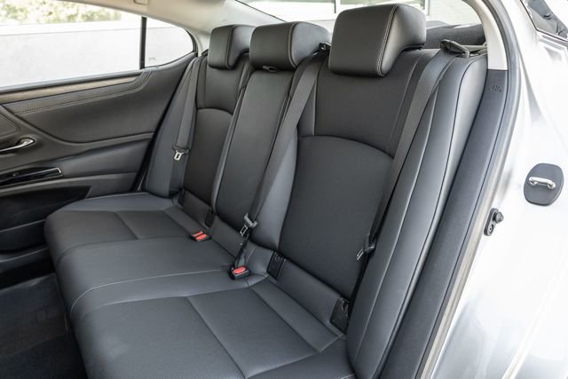 Used 2022 Lexus ES 300h w/ Premium Package image 11