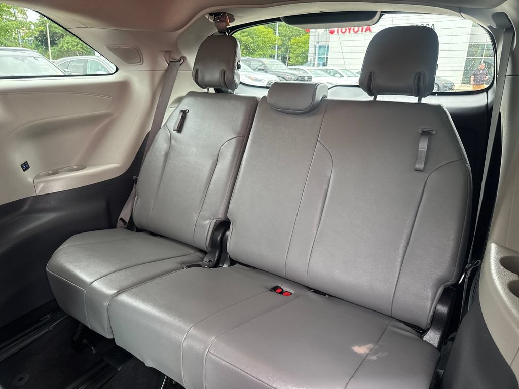Used 2021 Toyota Sienna XLE w/ XLE Plus Package AWD/4WD image 40