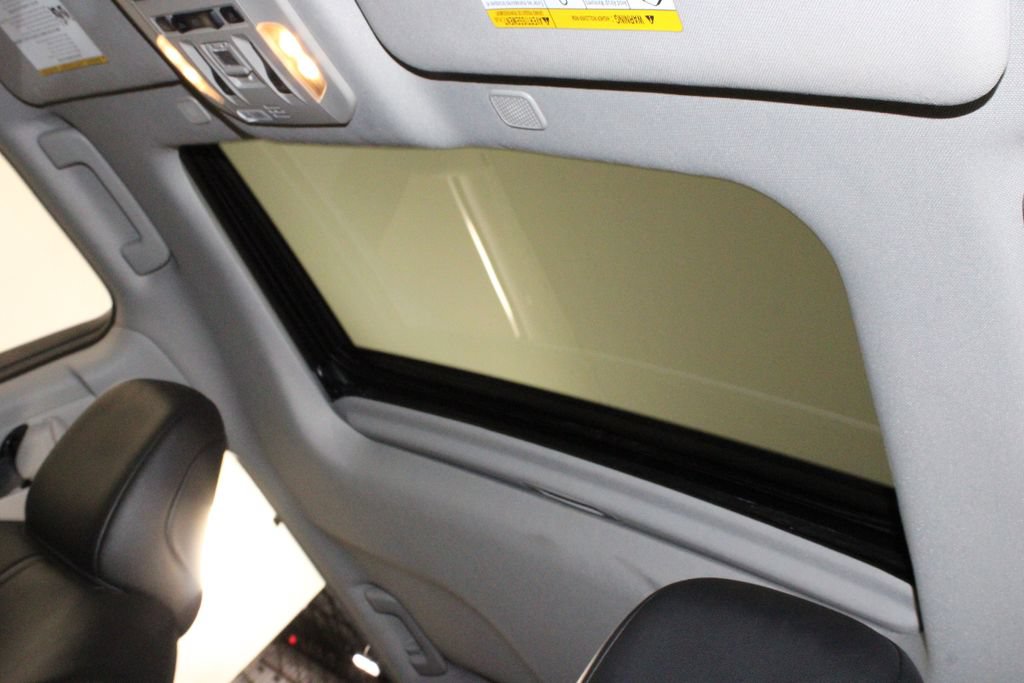 Used 2023 Toyota Highlander XLE FWD image 25