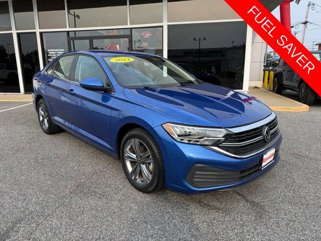Used 2024 Volkswagen Jetta SE FWD image 2
