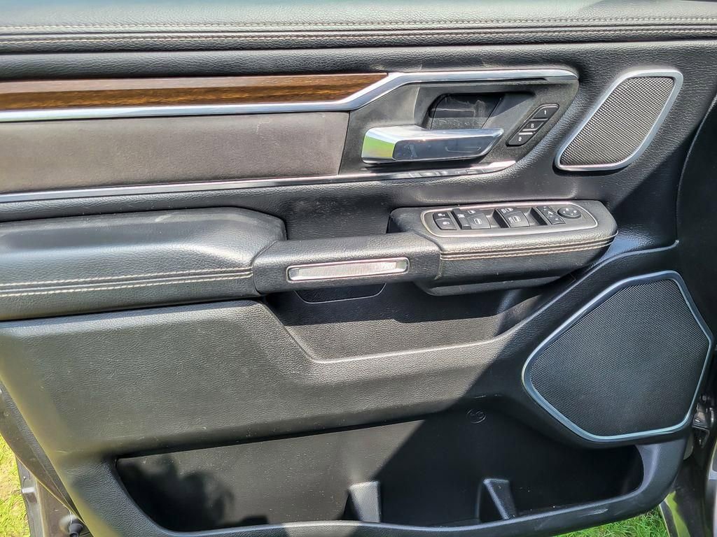 Used 2022 RAM 1500 Laramie AWD/4WD image 17