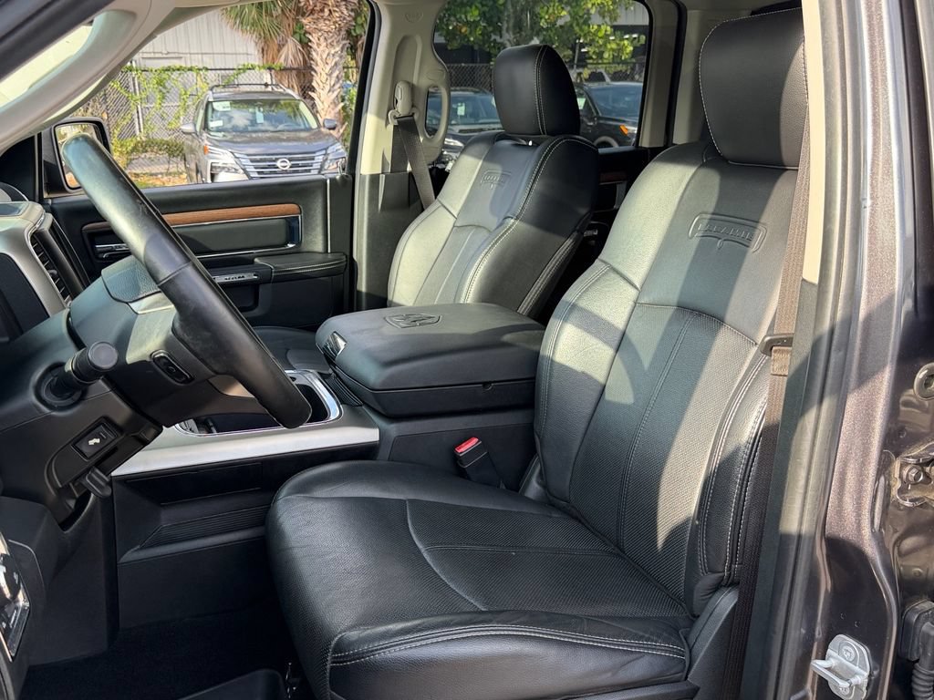 Used 2018 RAM 1500 Laramie w/ Convenience Group AWD/4WD image 11