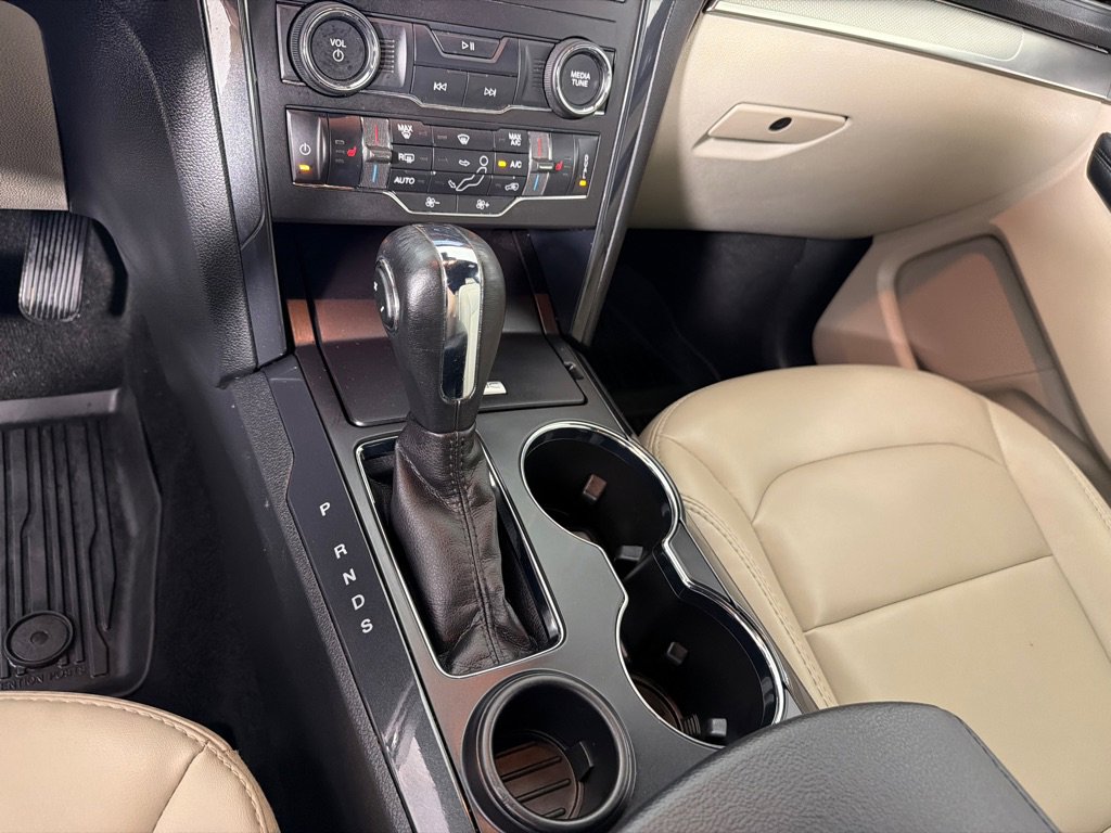 Used 2019 Ford Explorer XLT w/ Equipment Group 202A FWD image 18