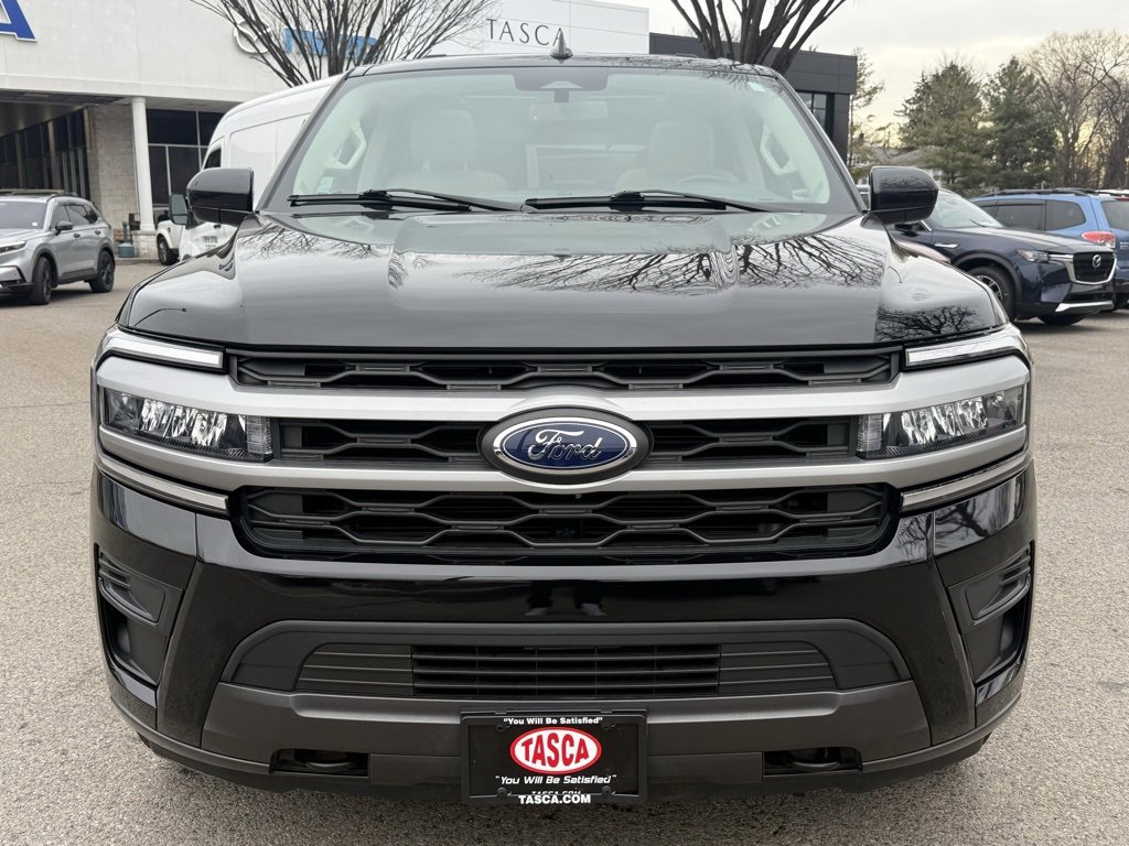 Used 2022 Ford Expedition XLT image 3