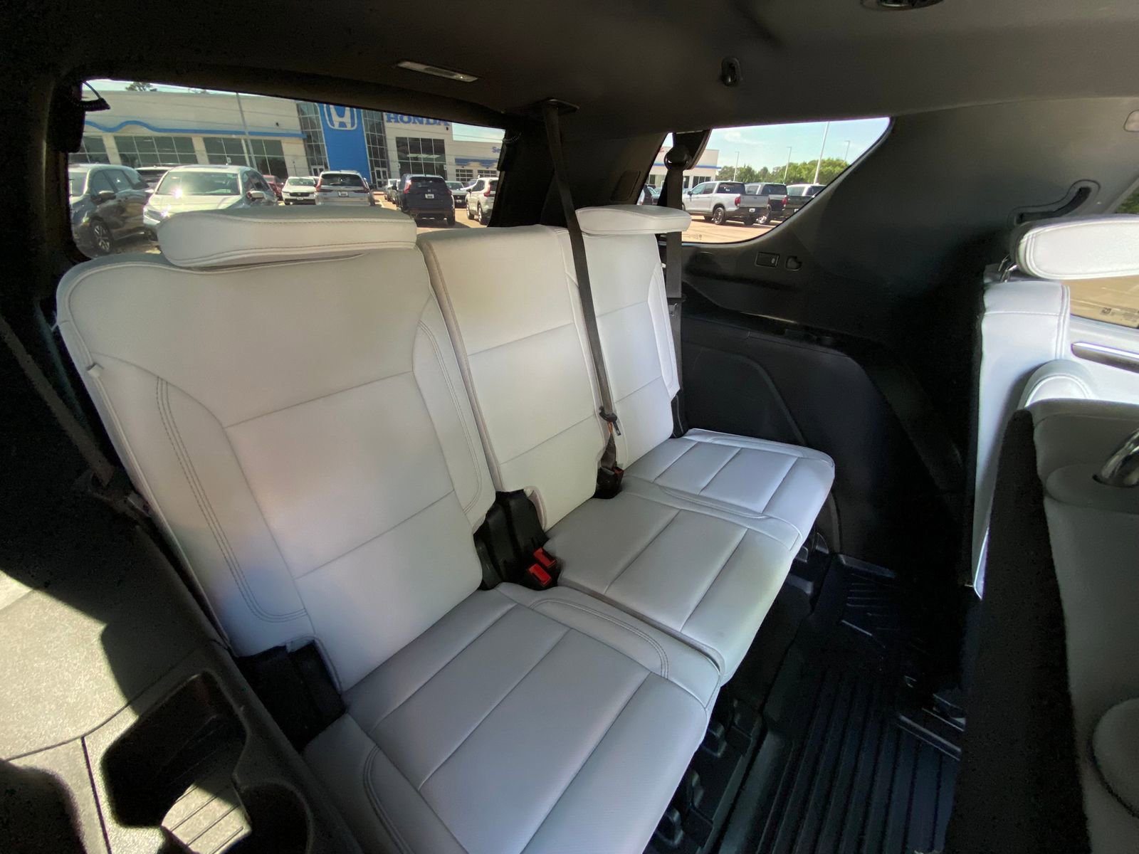 Used 2025 Chevrolet Tahoe Premier AWD/4WD image 32