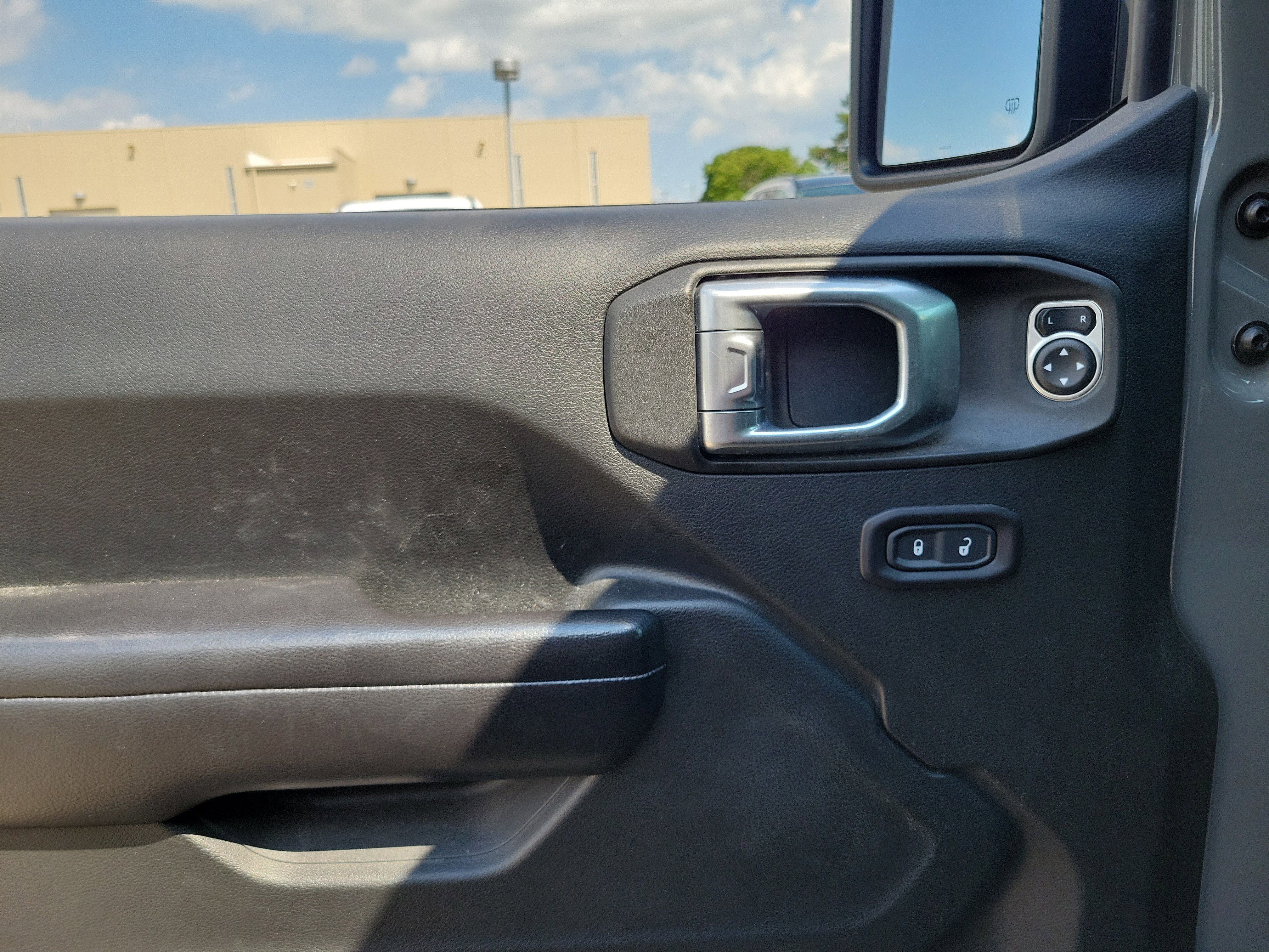 Used 2019 Jeep Wrangler Sport image 12