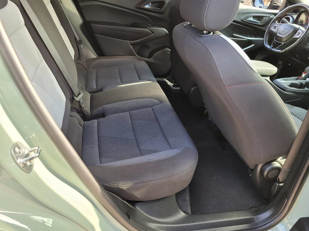 Used 2024 Chevrolet Trax RS FWD image 11