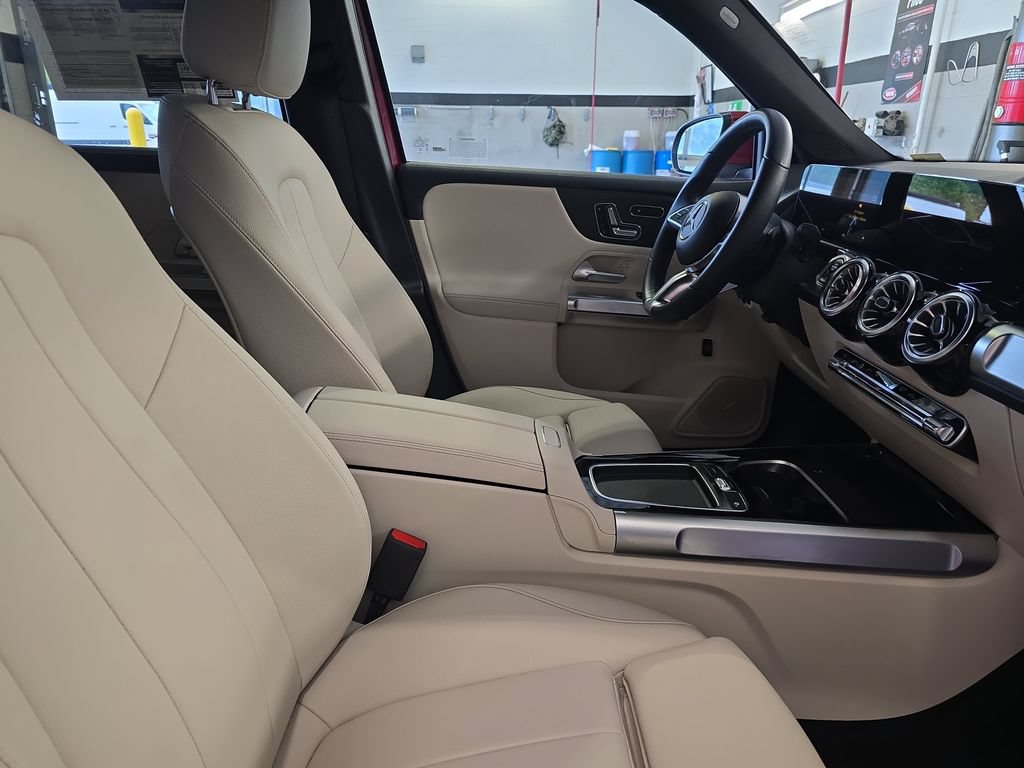 Used 2026 Mercedes-Benz GLB 250 image 11