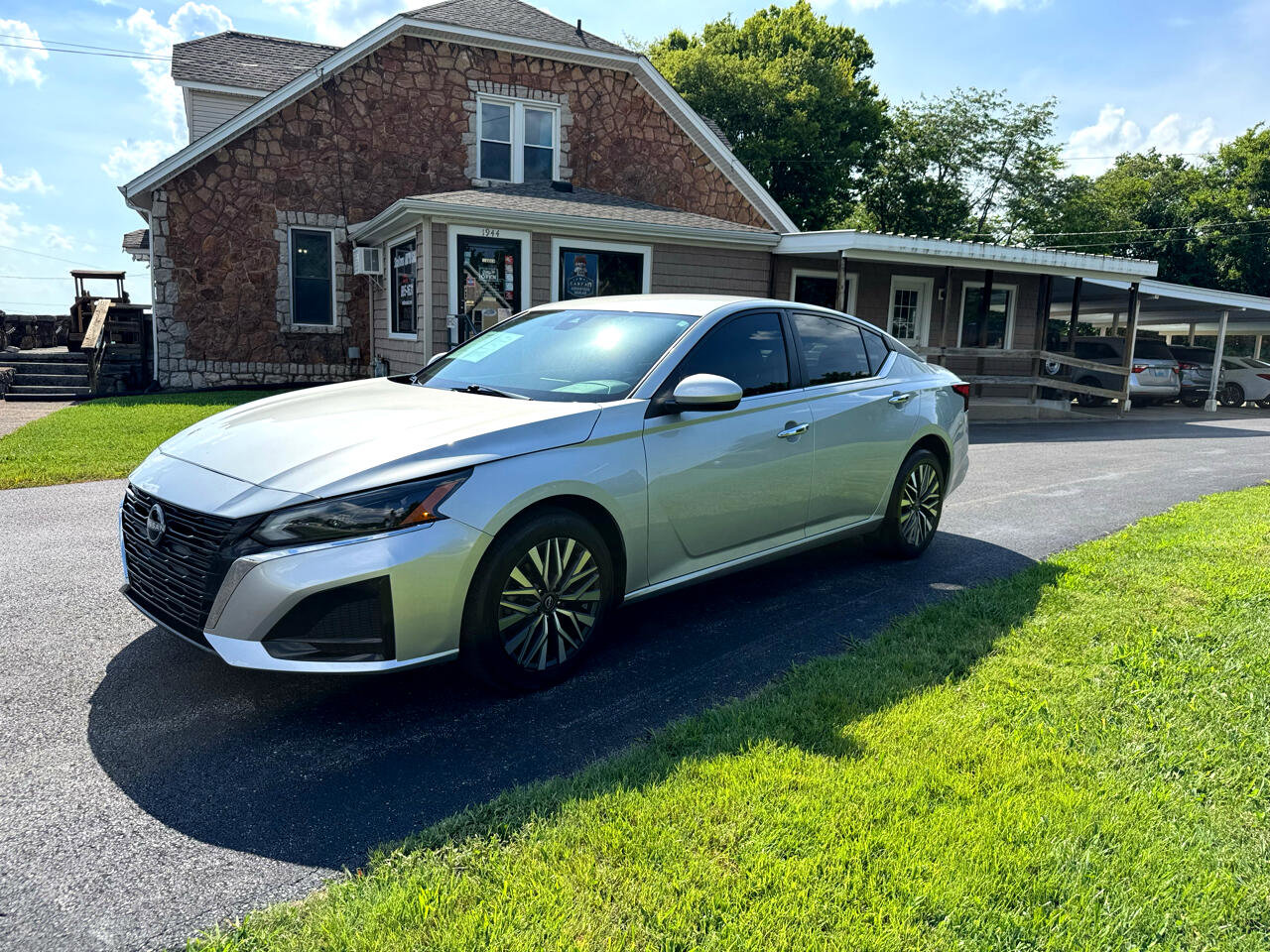 Used 2023 Nissan Altima 2.5 SV