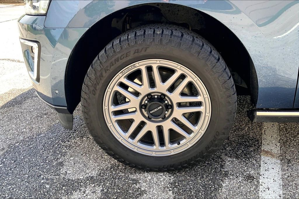 Used 2019 Ford Expedition Limited w/ Equipment Group 302A AWD/4WD image 9