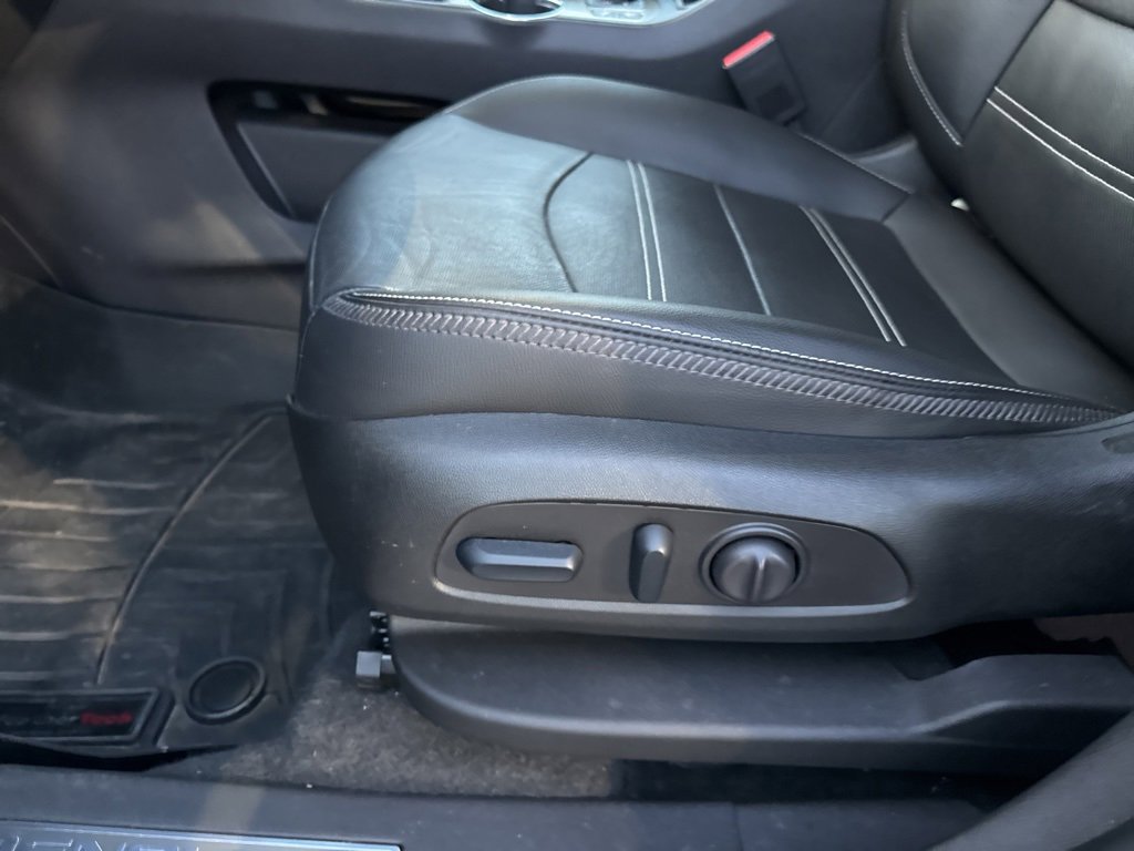 Used 2024 GMC Terrain Denali w/ Denali Premium Package image 11