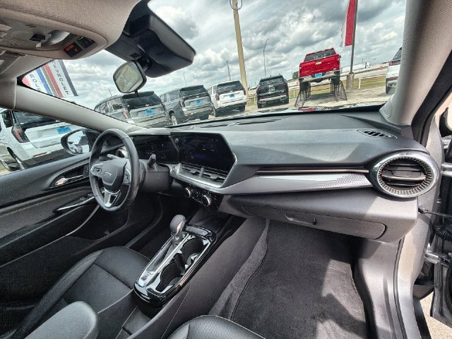 Used 2025 Chevrolet Trax ACTIV w/ Sunroof Package FWD image 27