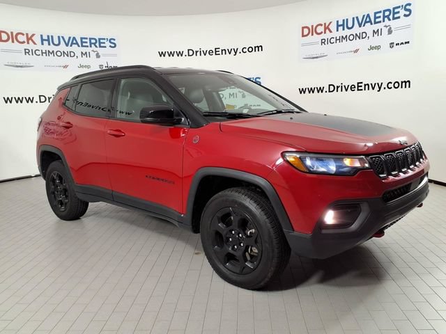 Used 2023 Jeep Compass Trailhawk AWD/4WD image 3