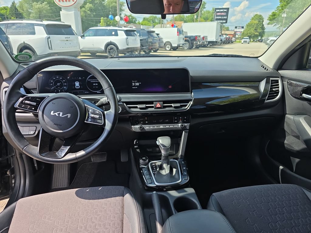 Certified 2024 Kia Seltos X-Line AWD/4WD image 12