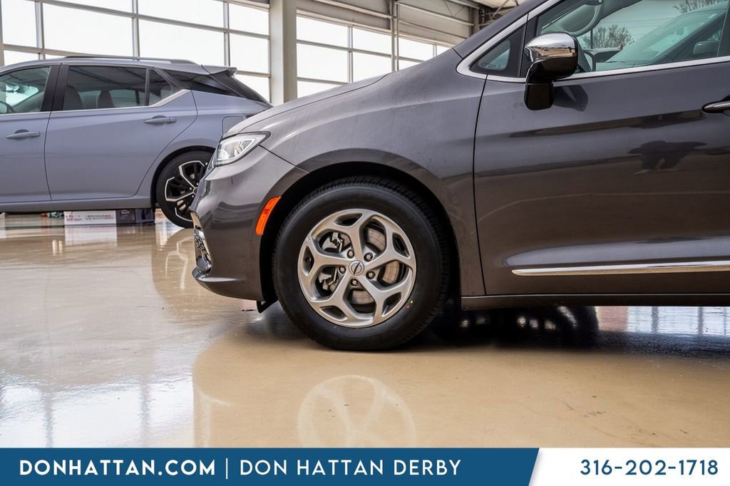 Used 2023 Chrysler Pacifica Limited image 26