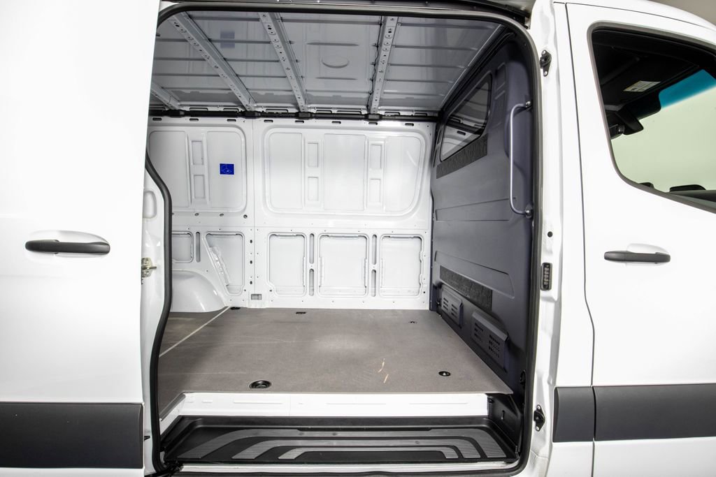 Used 2025 Mercedes-Benz Sprinter 2500 image 9