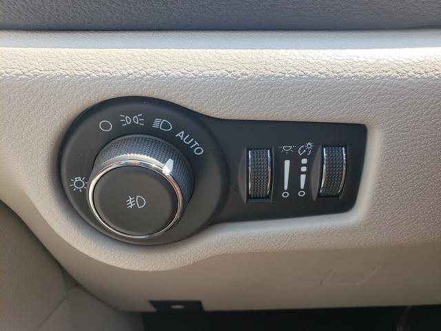 Used 2024 Chrysler Pacifica Touring-L w/ Road Tripper Package AWD/4WD image 30