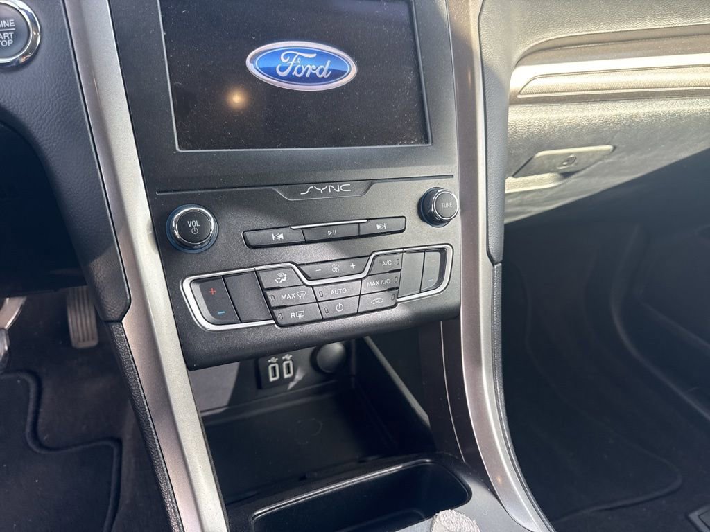 Used 2020 Ford Fusion SE image 13