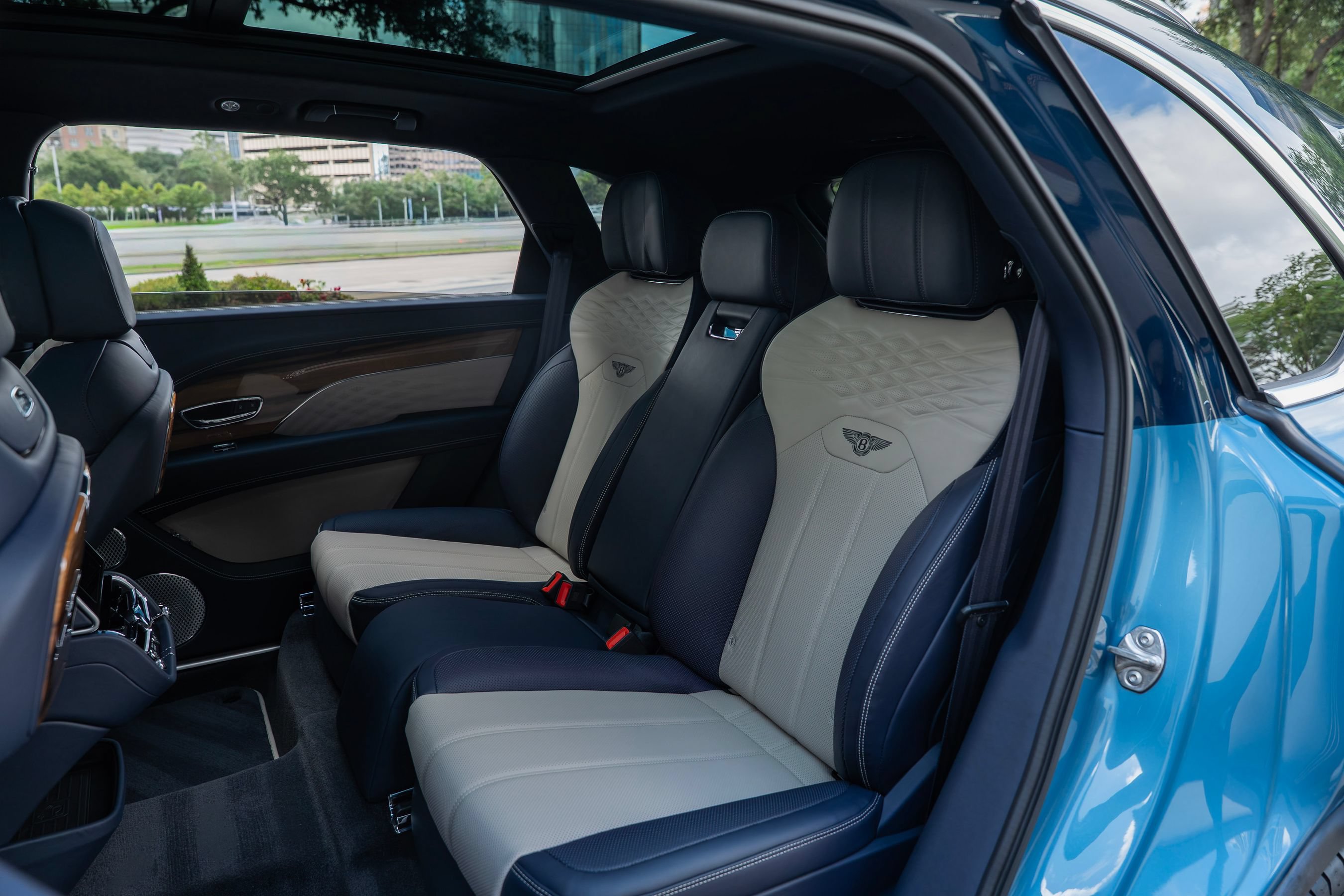 Certified 2025 Bentley Bentayga Extended Wheelbase AWD/4WD image 11