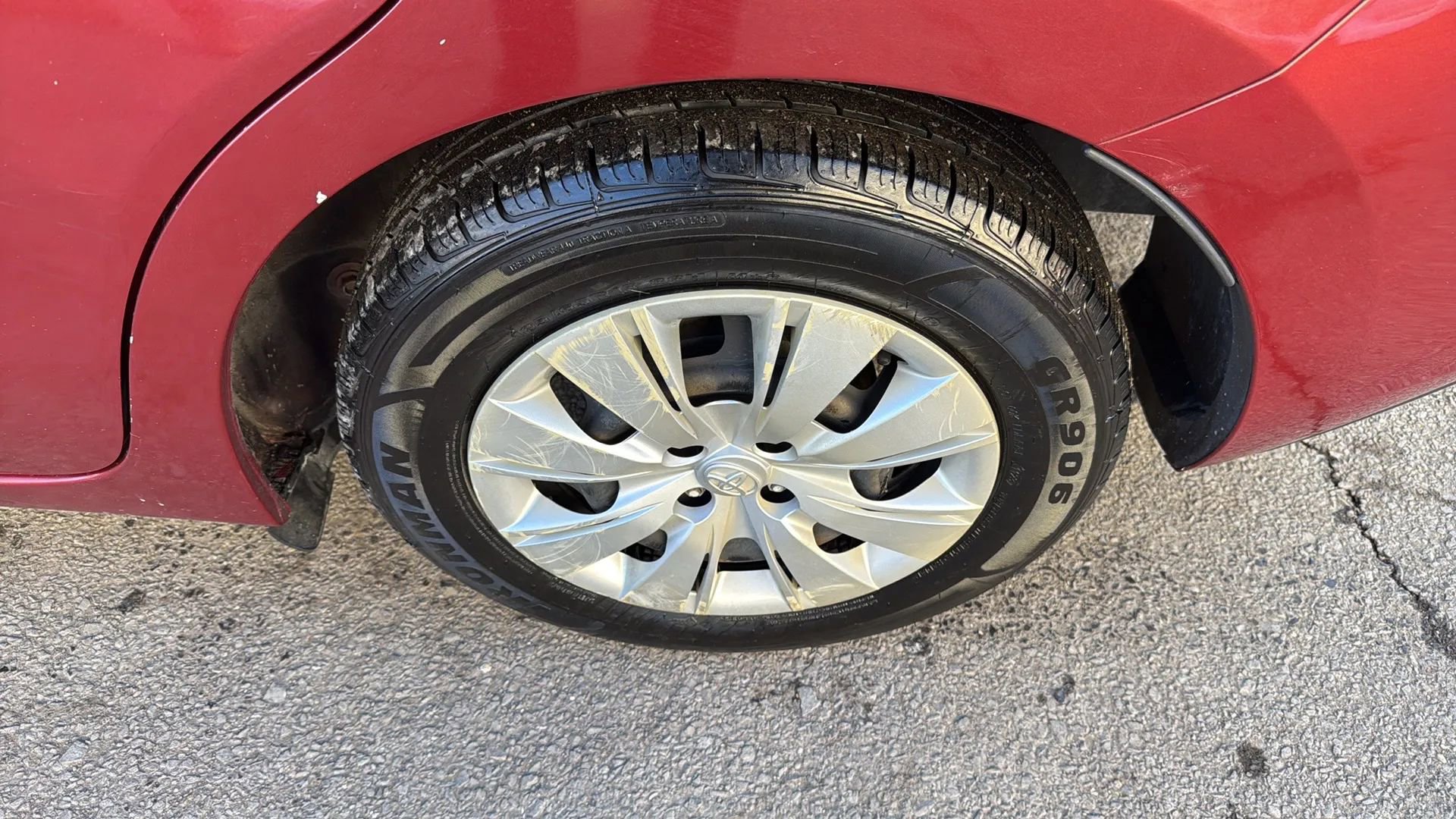 Used 2019 Toyota Yaris L FWD image 9