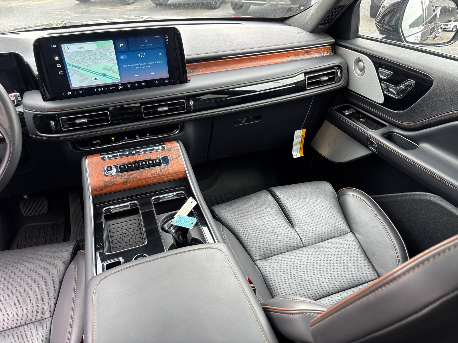 New 2025 Lincoln Aviator Black Label w/ Jet Appearance Package image 33