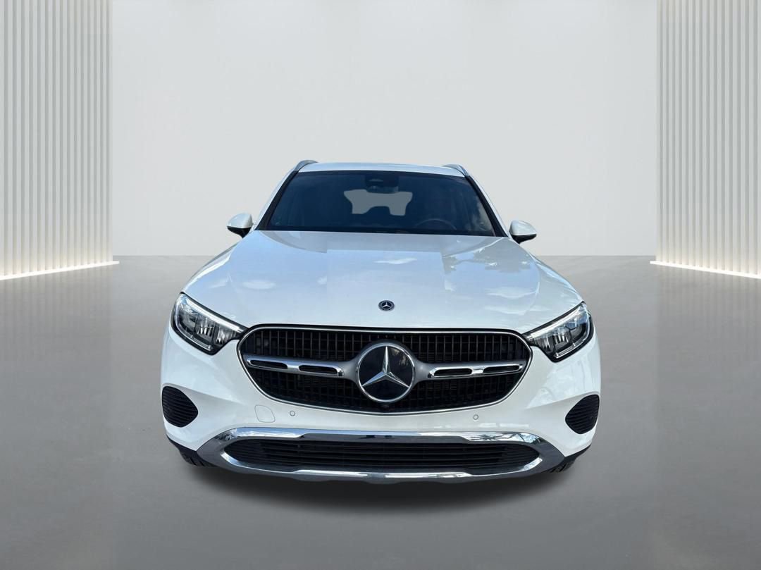 Used 2025 Mercedes-Benz GLC 300 4MATIC image 2
