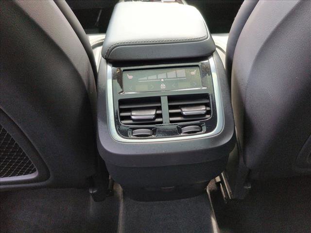 Used 2023 Volvo XC60 B6 Ultimate w/ Protection Package Premier AWD/4WD image 18