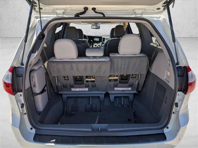 Used 2016 Toyota Sienna XLE FWD image 9