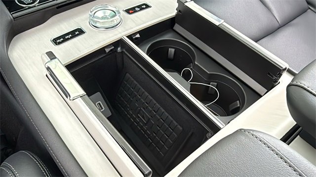 New 2025 Lincoln Navigator Reserve w/ Jet Appearance Package image 29