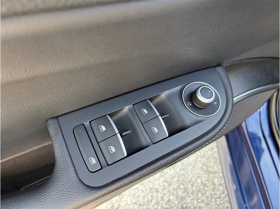 Used 2020 Alfa Romeo Giulia Ti w/ Active Blind Spot Package AWD/4WD image 21