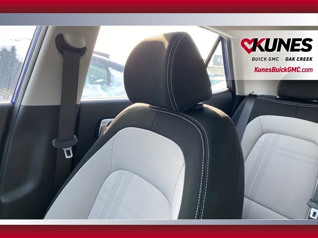 Used 2025 Hyundai Venue SEL FWD image 18