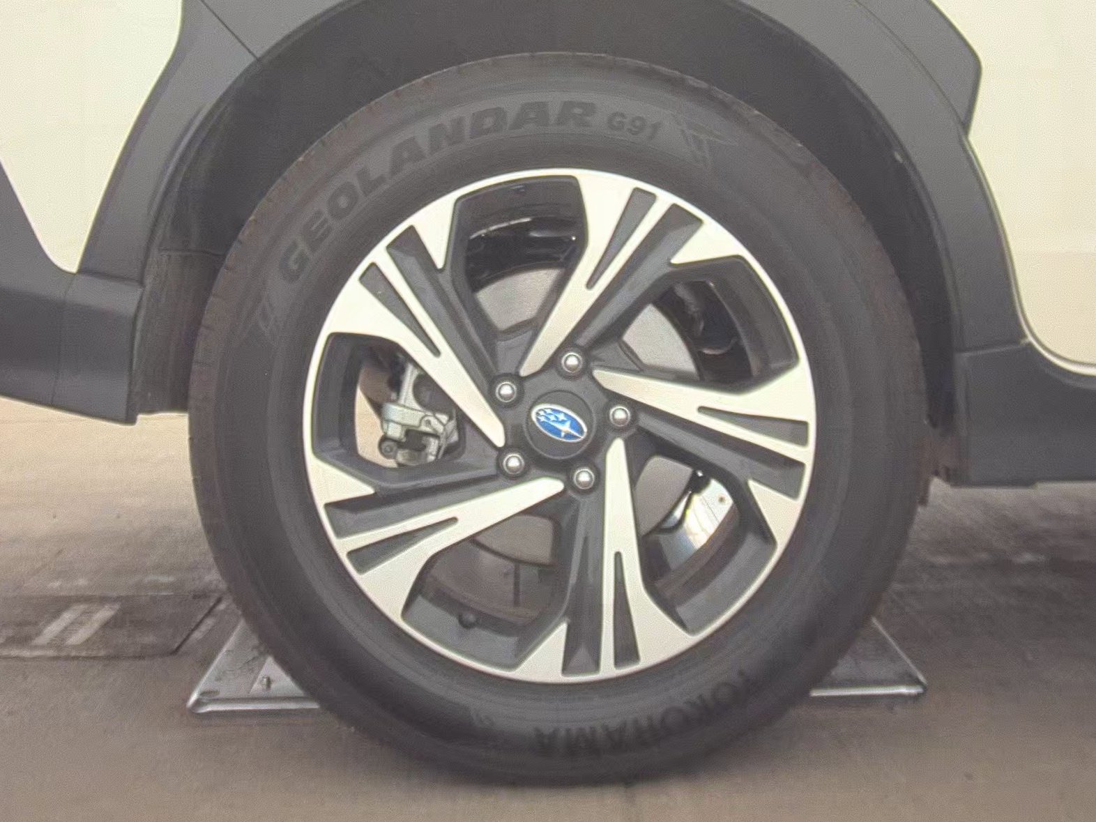 Used 2025 Subaru Crosstrek 2.0i Premium image 11