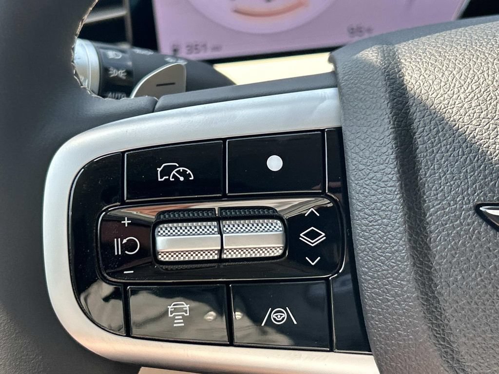 New 2027 Genesis GV70 2.5T Select AWD/4WD image 31