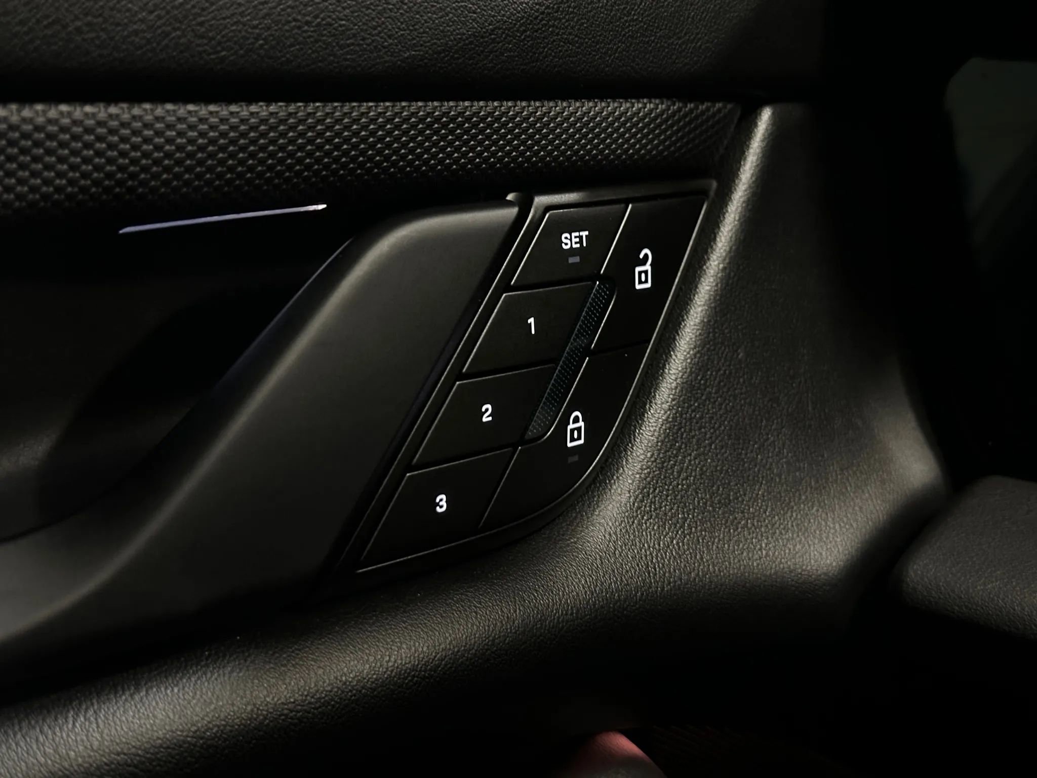 Used 2022 Porsche Taycan image 34