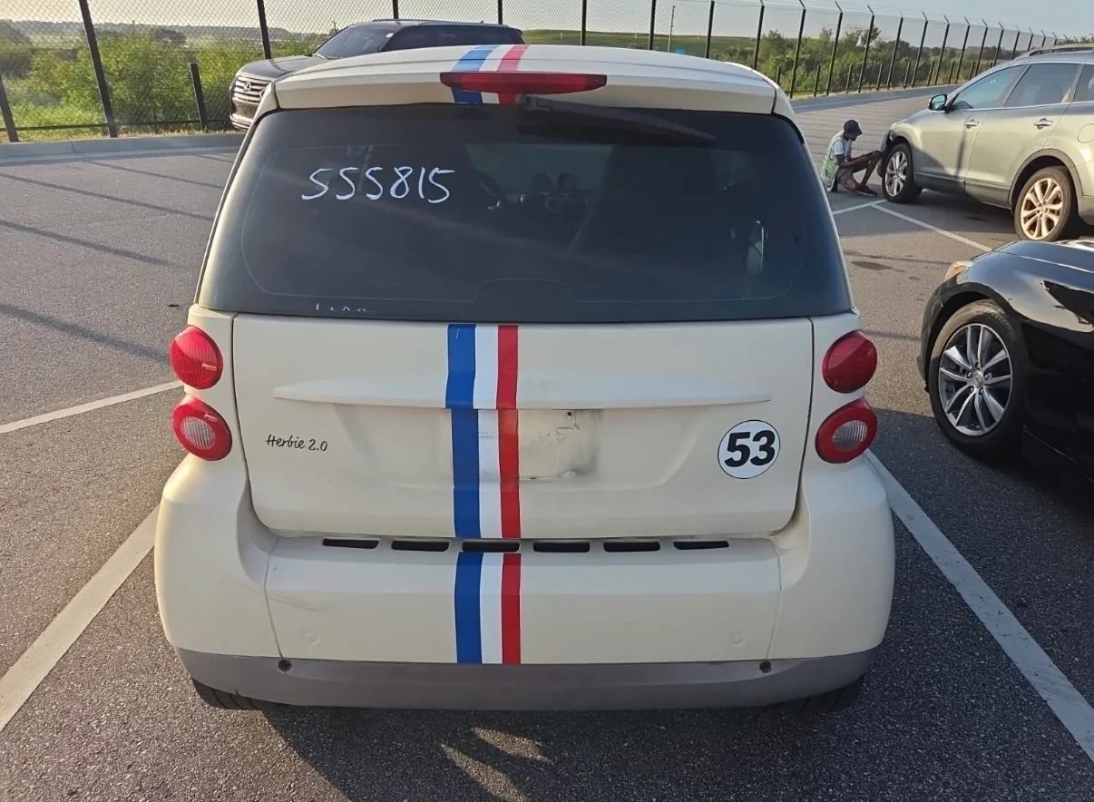 Used 2012 smart fortwo passion RWD image 3
