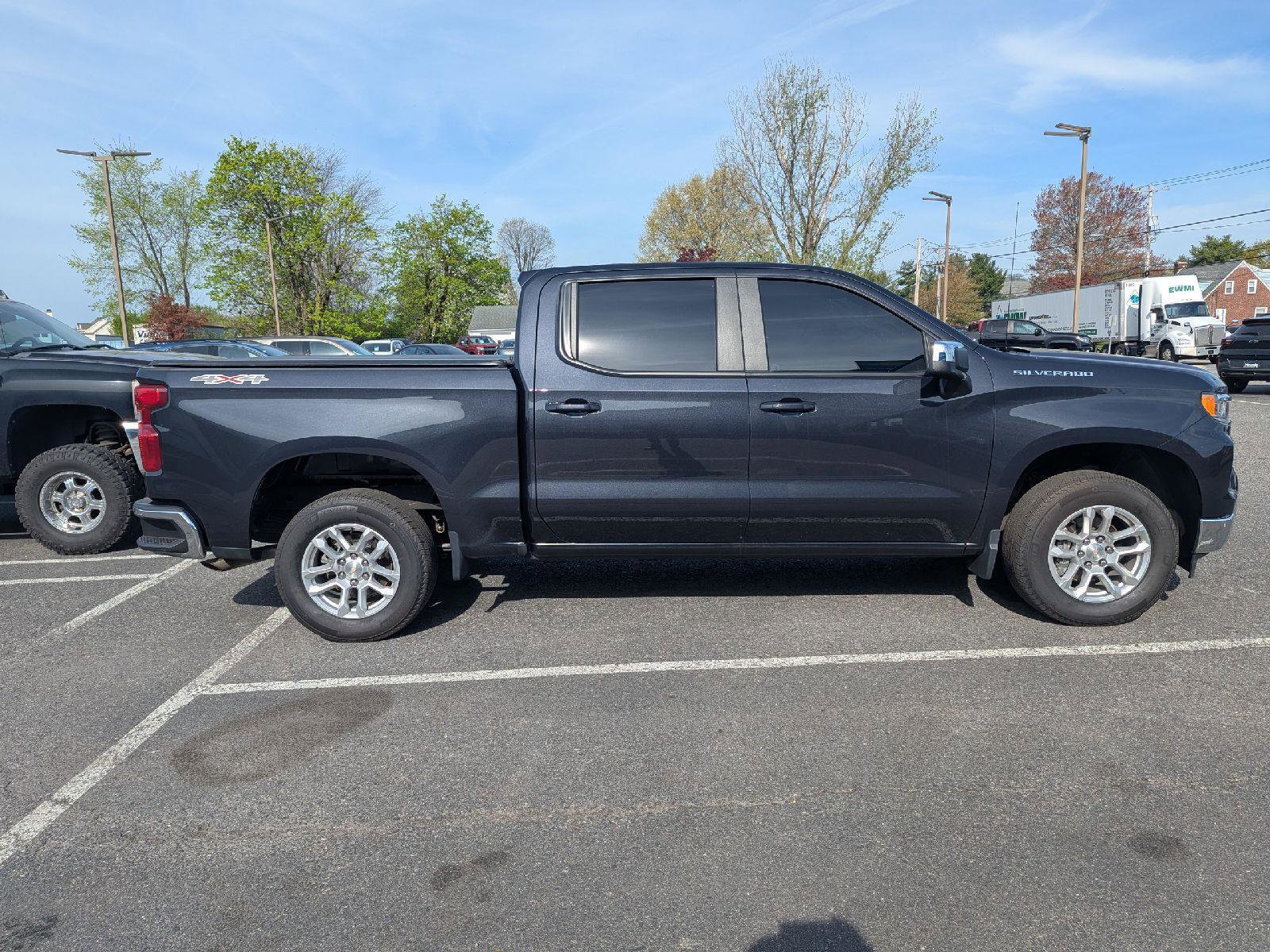 Used 2024 Chevrolet Silverado 1500 LT image 8
