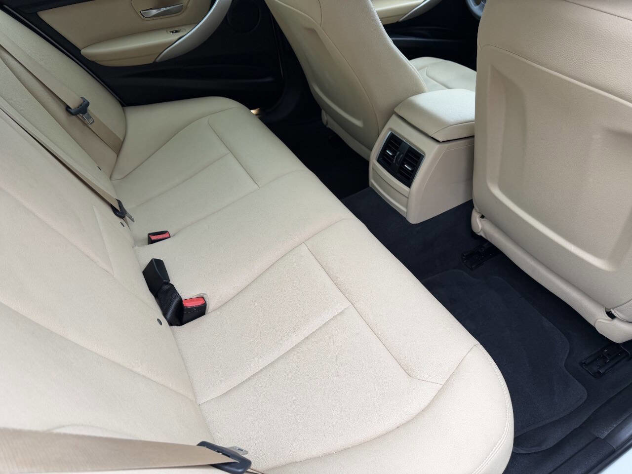 Used 2017 BMW 320i Sedan w/ Driver Assistance Package RWD image 21