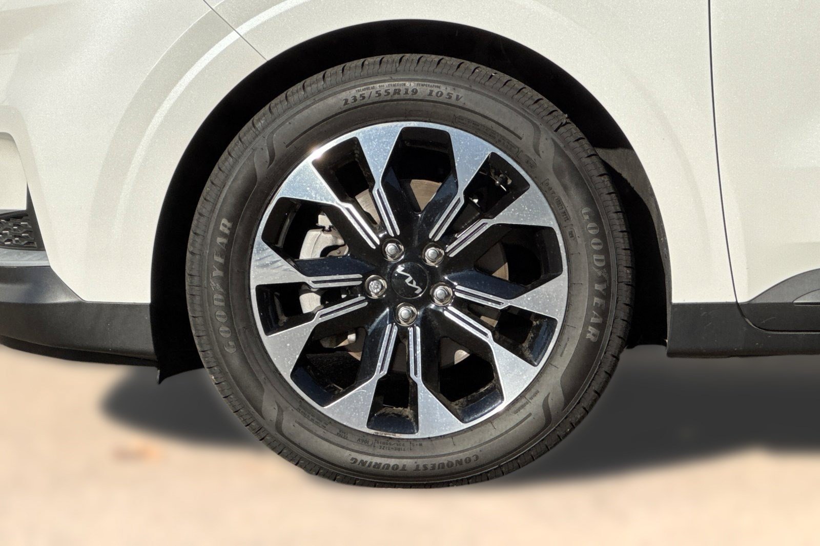 Used 2024 Kia Carnival EX FWD image 13