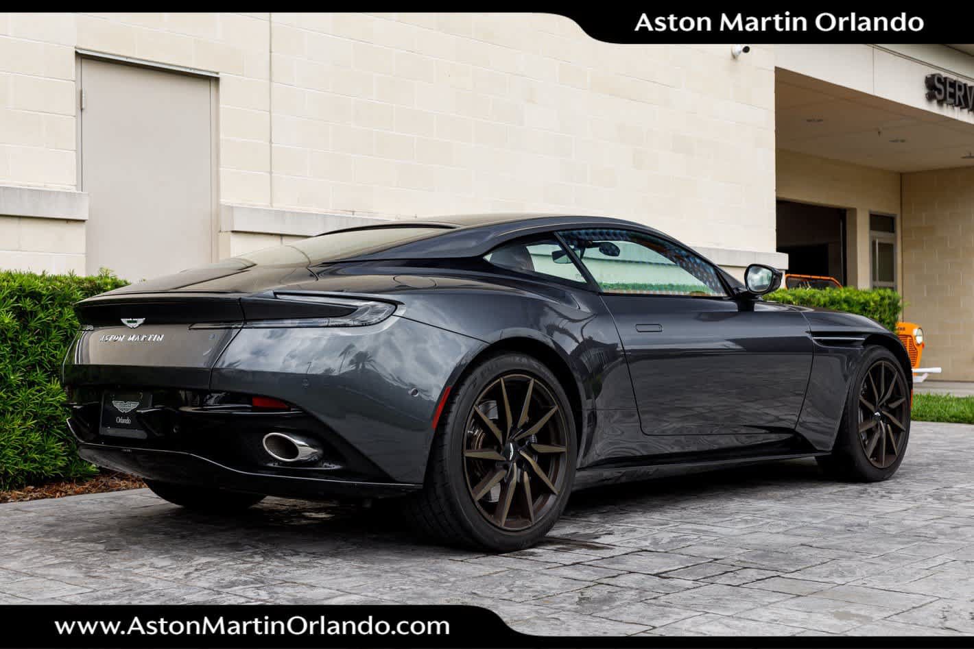 Used 2022 Aston Martin DB11 Coupe RWD image 23