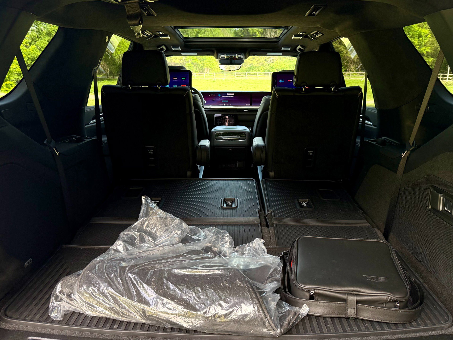 Used 2025 Cadillac Escalade Sport Platinum w/ LPO, ONYX Package image 35