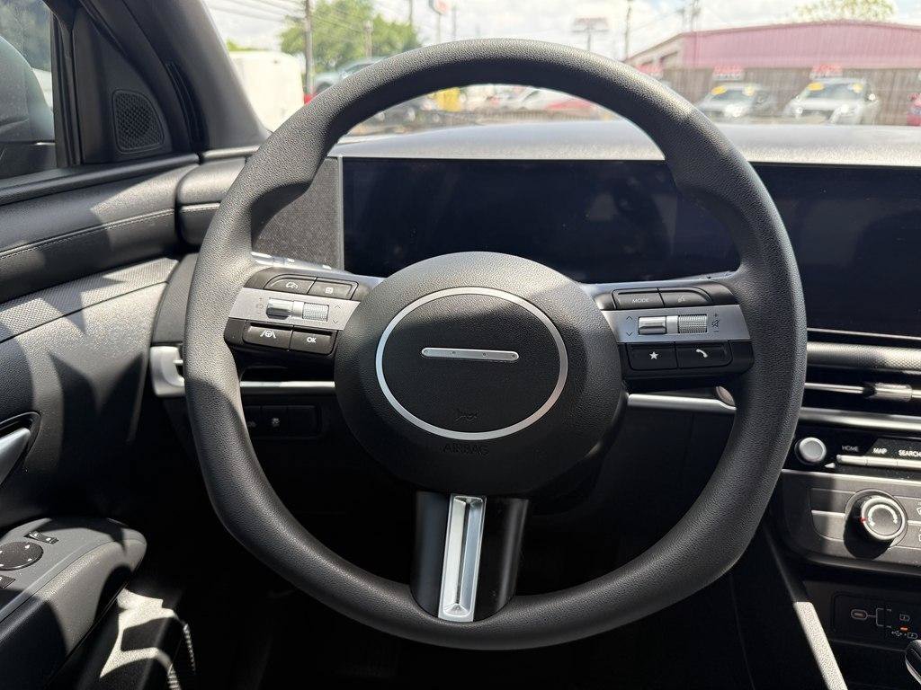 Used 2025 Hyundai Santa Cruz SE FWD image 11